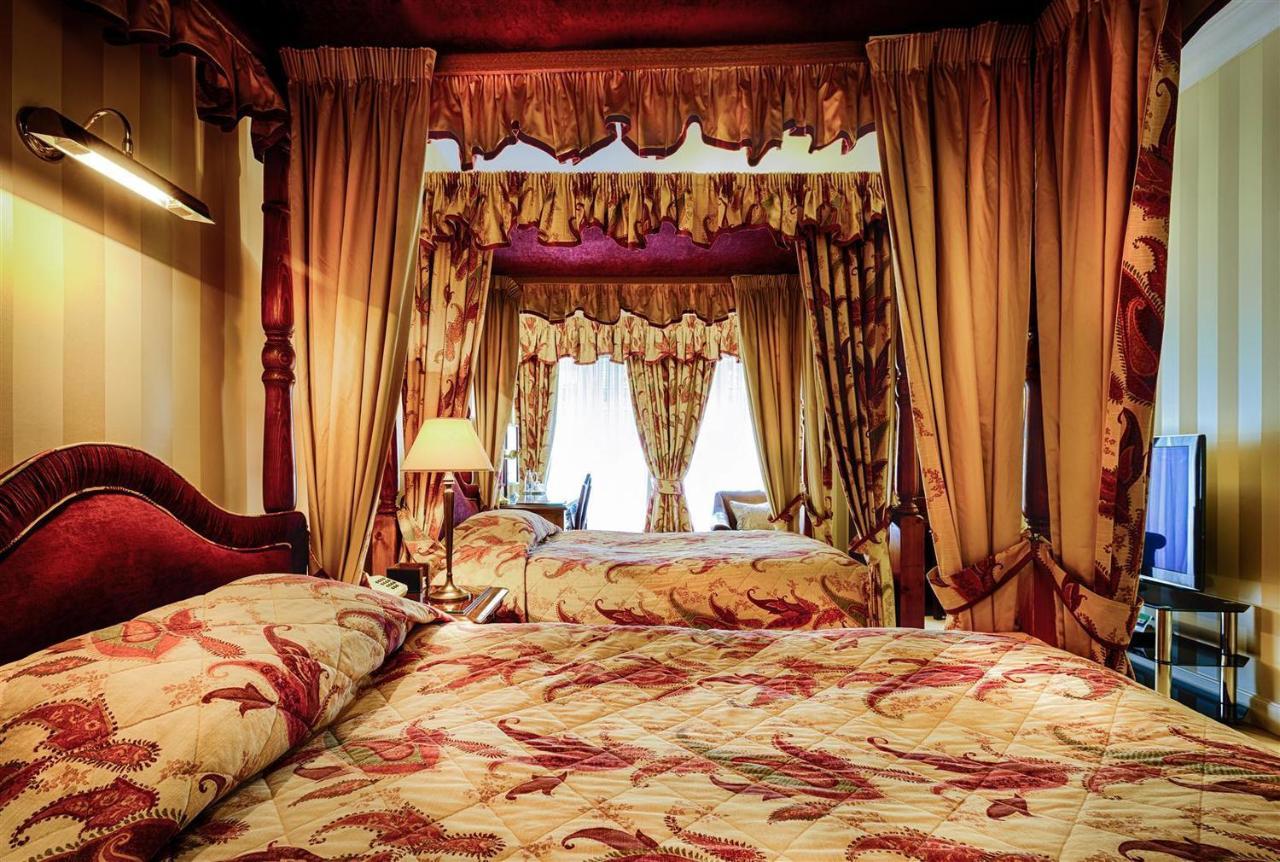 Mansion House Hotel Елджин Екстериор снимка