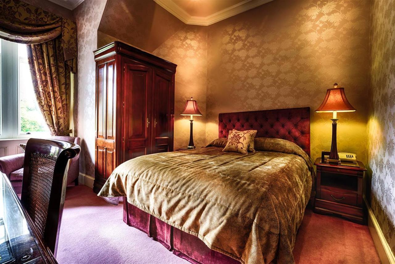 Mansion House Hotel Елджин Екстериор снимка