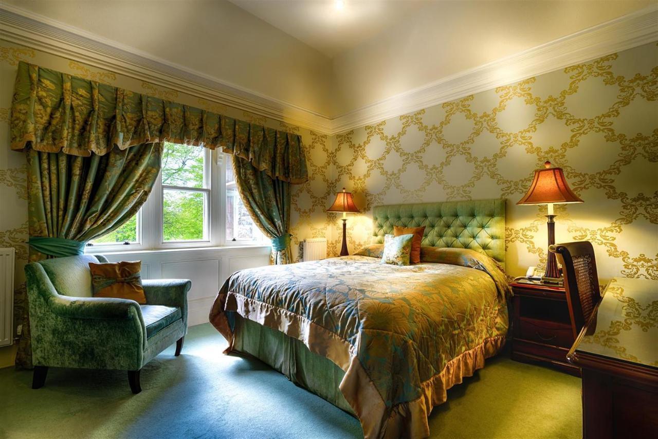 Mansion House Hotel Елджин Екстериор снимка