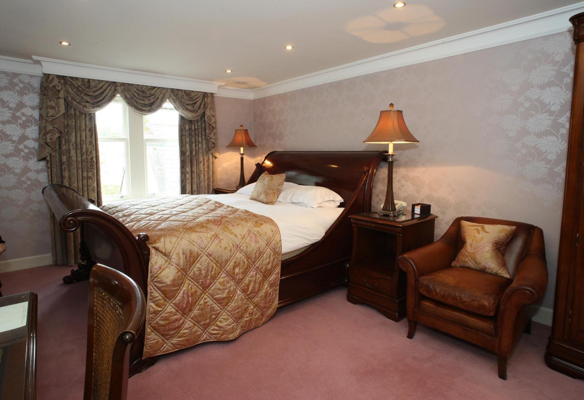 Mansion House Hotel Елджин Екстериор снимка