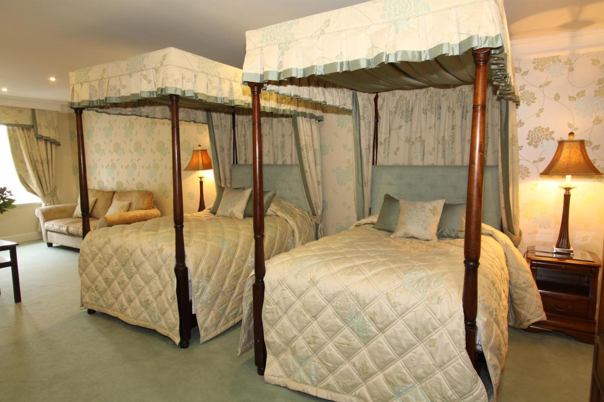 Mansion House Hotel Елджин Екстериор снимка