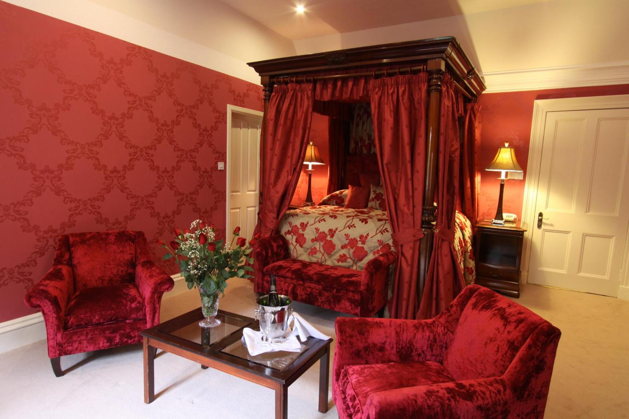 Mansion House Hotel Елджин Екстериор снимка