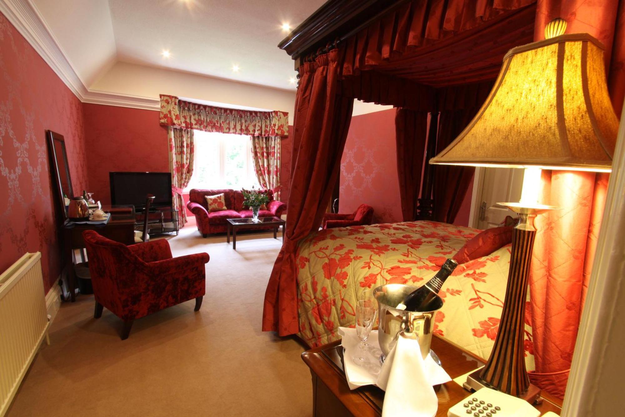 Mansion House Hotel Елджин Екстериор снимка