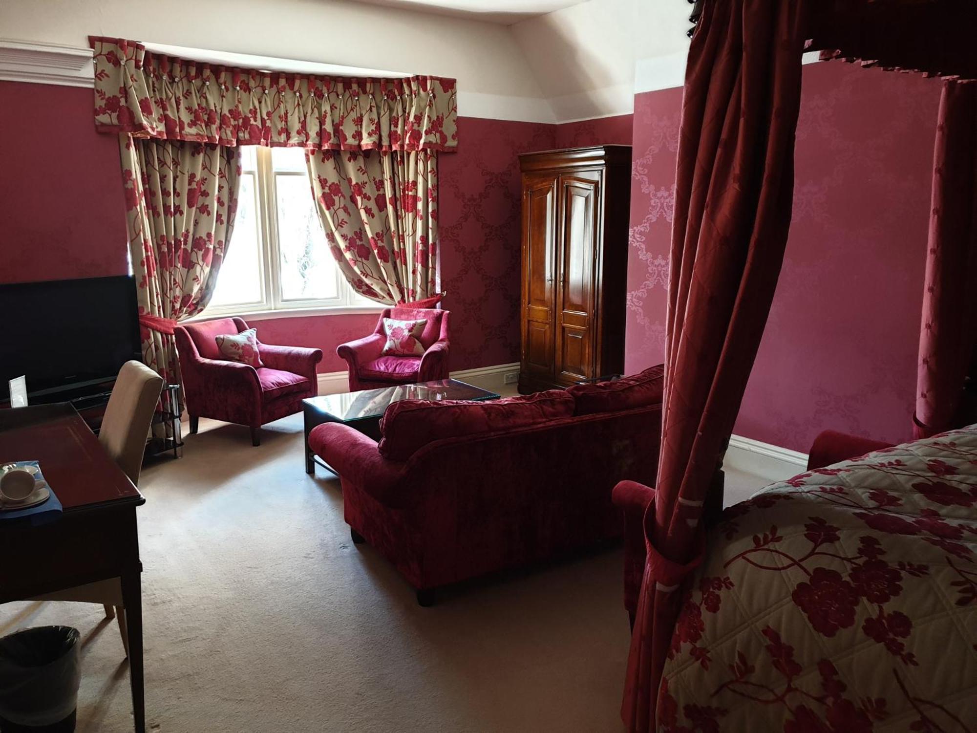 Mansion House Hotel Елджин Екстериор снимка