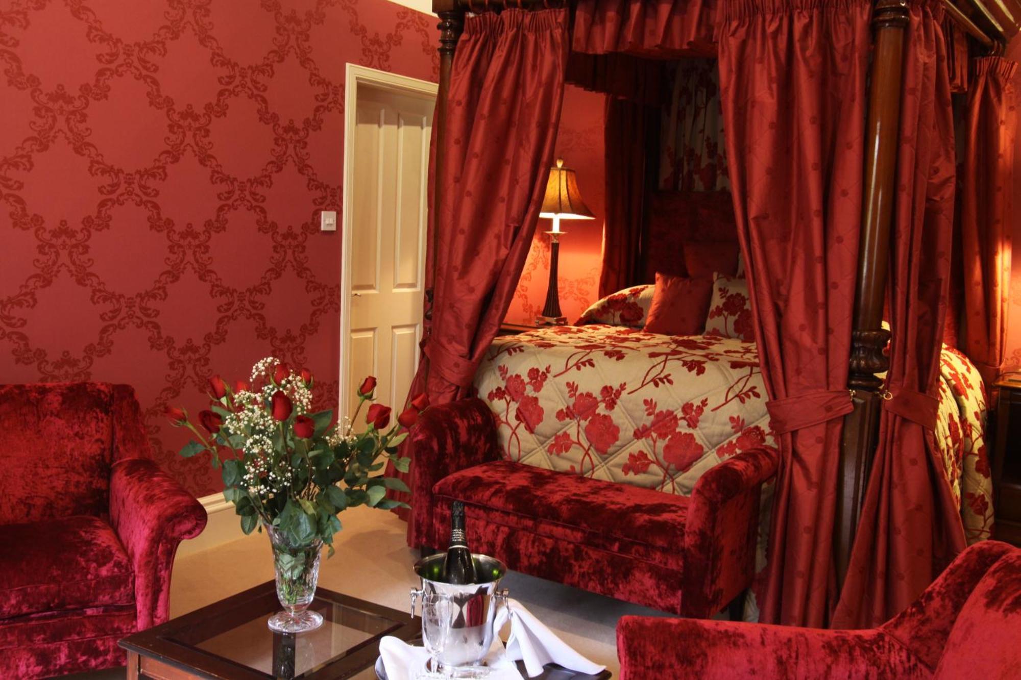 Mansion House Hotel Елджин Екстериор снимка