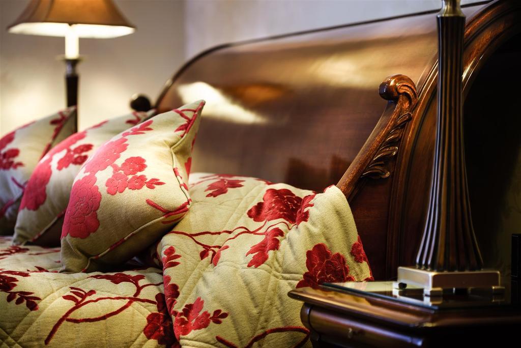 Mansion House Hotel Елджин Екстериор снимка