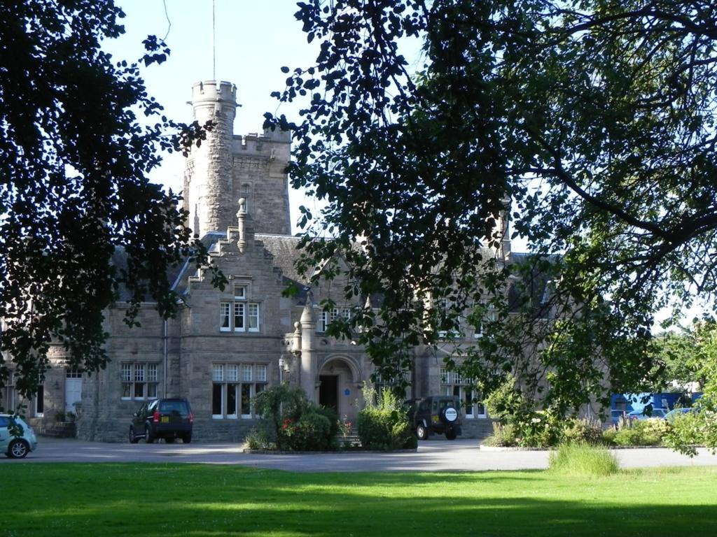 Mansion House Hotel Елджин Екстериор снимка