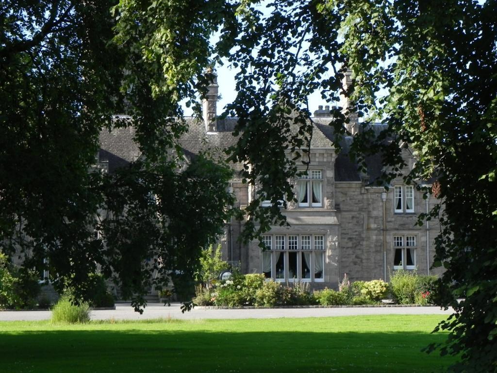 Mansion House Hotel Елджин Екстериор снимка