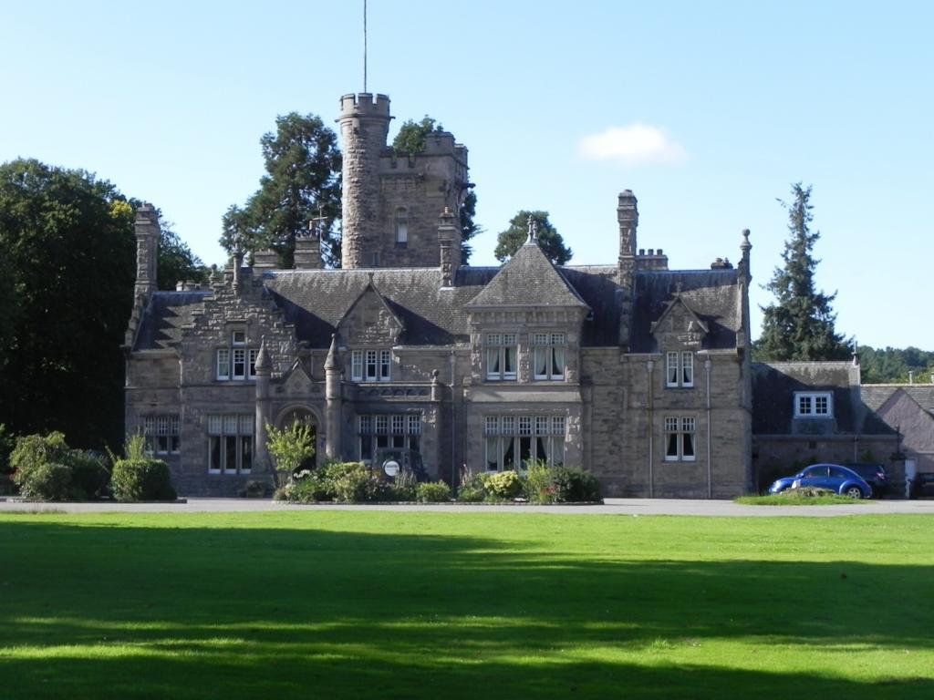 Mansion House Hotel Елджин Екстериор снимка